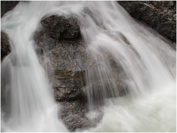 柳谷八釜甌穴群